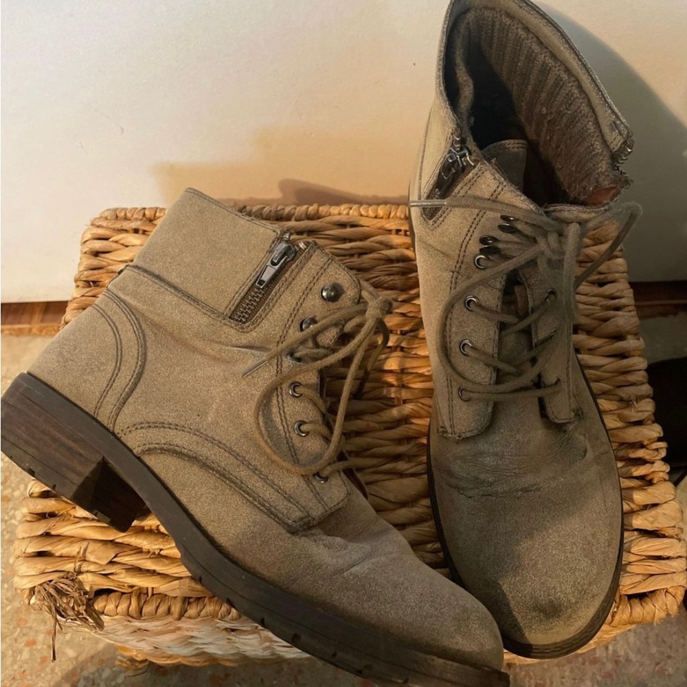 Green ankle boots